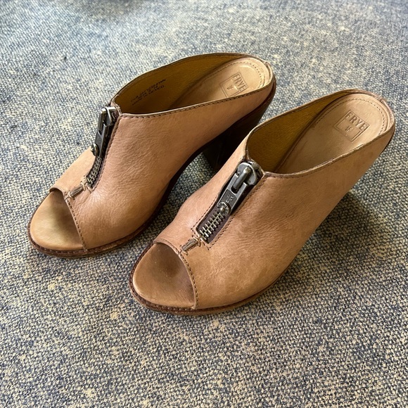 Frye Izzy Zip Moto Mule in Fawn - Picture 8 of 9